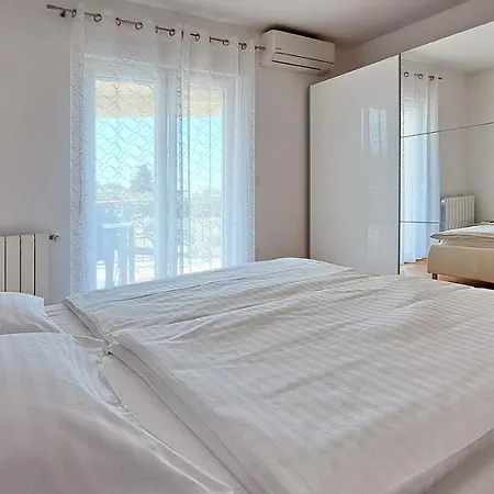 Vista 1 - With Sea View Apartment *