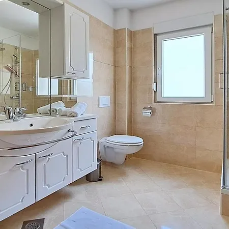 Vista 1 - With Sea View